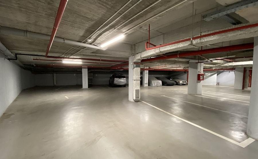Birou, de 2,600 mp, în P-ta Presei Libere