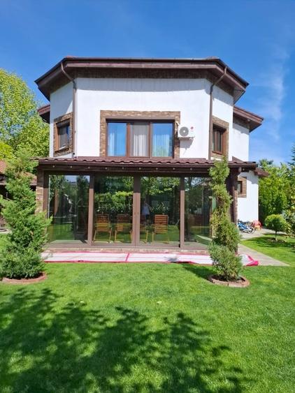 Casă cu 6 camere cu Teren 565 Mp în Central