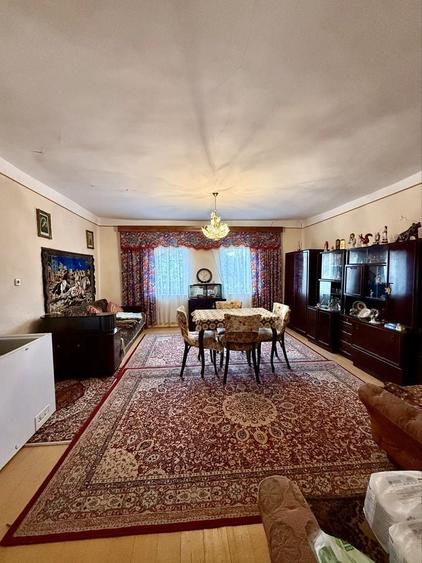 Casă cu 3 camere în Semlac