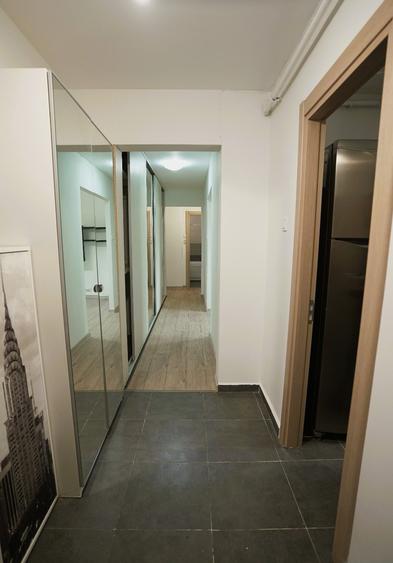Apartament cu 3 camere decomandat în Drumul Taberei