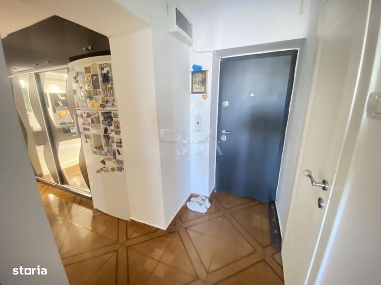 Apartament cu 3 camere semidecomandat în Ciupercenii Noi