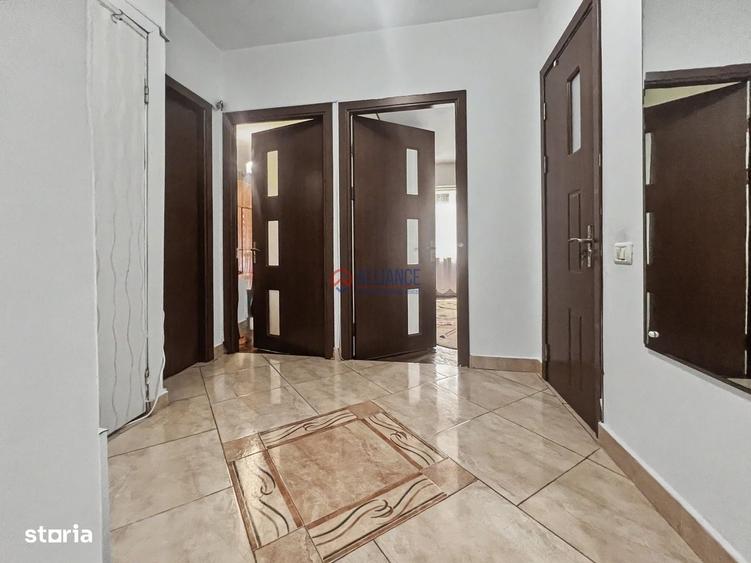 Apartament cu 3 camere decomandat în Delfinariu