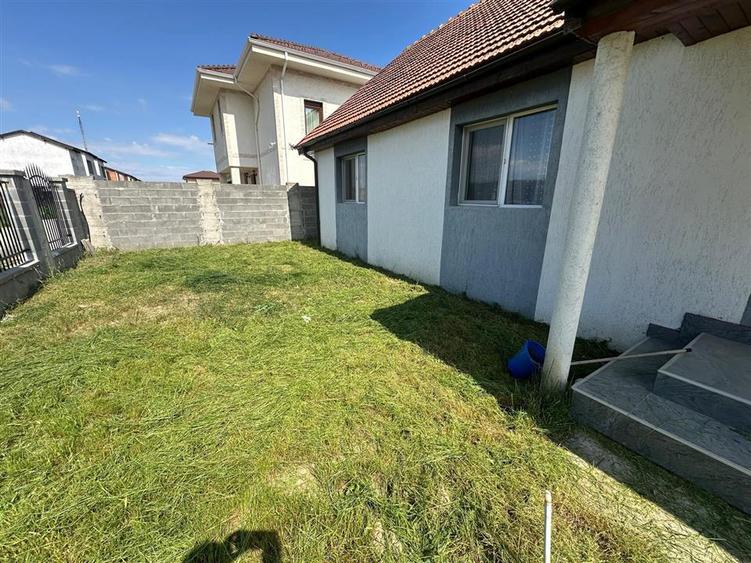 Casă cu 4 camere cu Teren 365 Mp în Exterior Sud