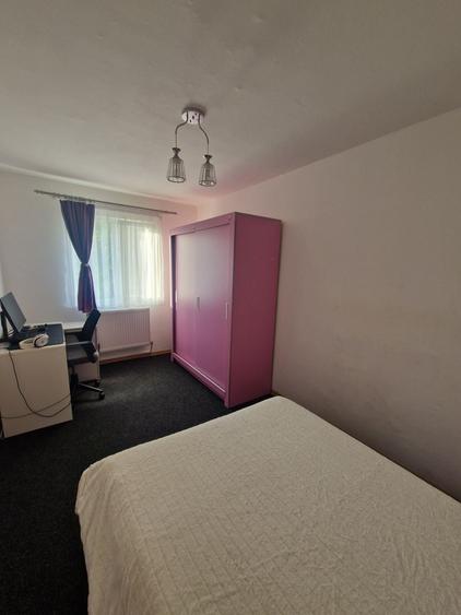 Vand apartament cu 3 camere, semidecomandat, etaj 1 - 7