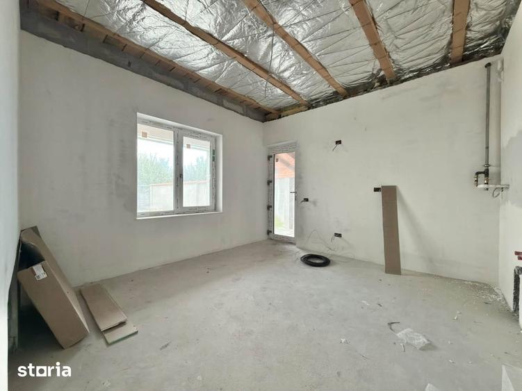 Casă cu 5 camere cu Teren 400 Mp în Lumina