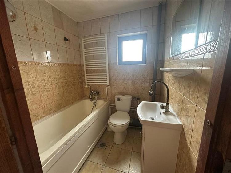 Apartament cu 5 camere decomandat în Gară