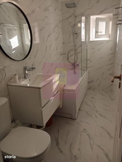 Apartament cu 3 camere decomandat în Panduri
