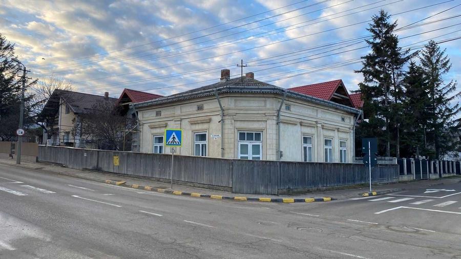 Casă cu 4 camere în Central