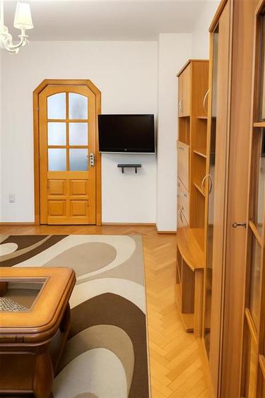 Apartament cu 3 camere decomandat în Valenta