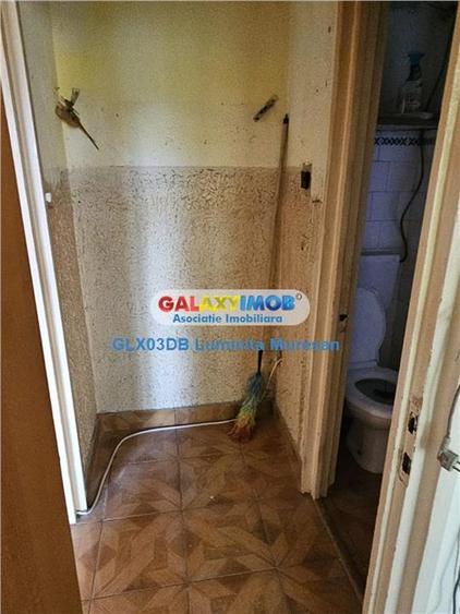 Apartament cu 3 camere semidecomandat în Micro 6