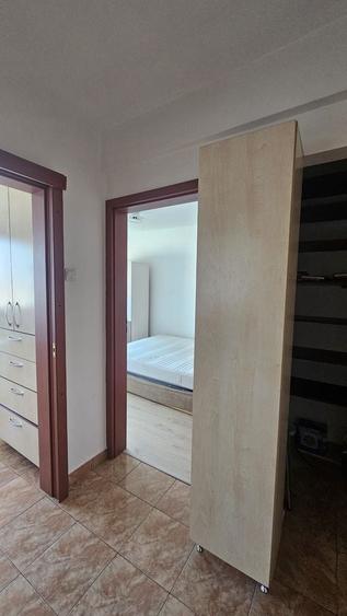 Apartament cu 3 camere decomandat, mobilat în Basarab