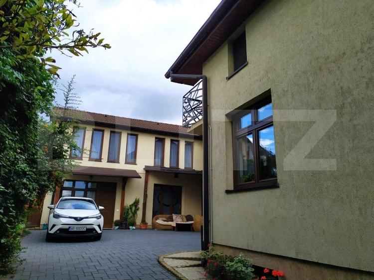 Casă individuală cu 12 camere cu Teren 690 Mp în Cetate