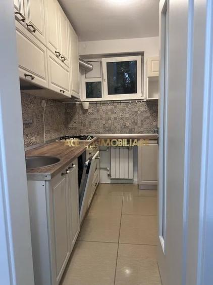 Apartament cu 3 camere semidecomandat, mobilat în Baba Novac