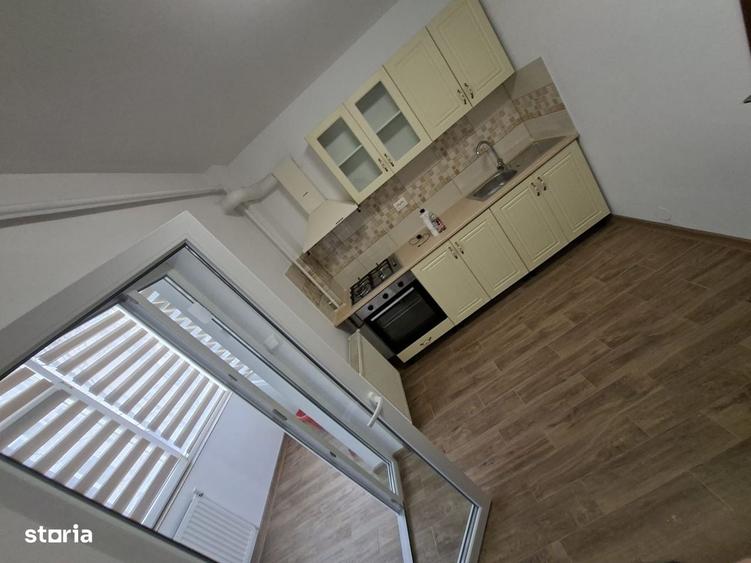 Apartament cu 3 camere decomandat în Eremia