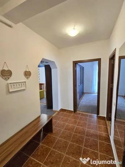 Apartament cu 3 camere decomandat în Florești