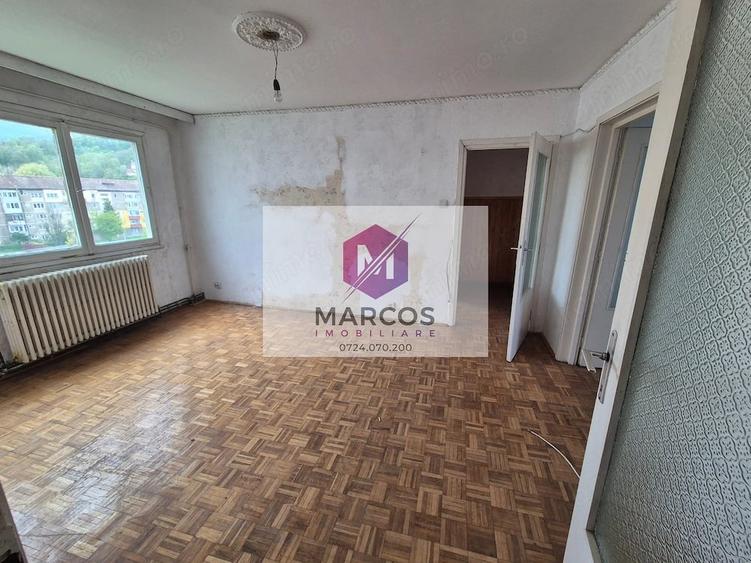 Apartament cu 3 camere semidecomandat în Cuptoare (Reșița)