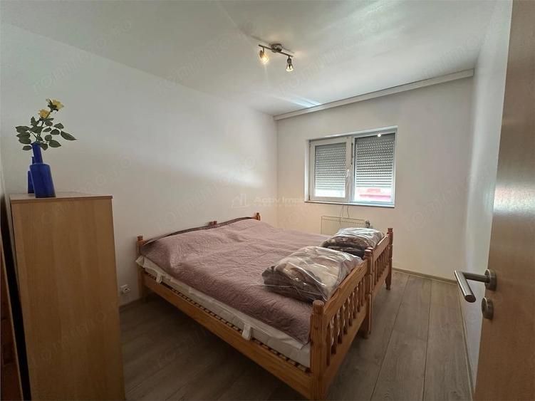 Apartament cu 3 camere decomandat în Micro IV