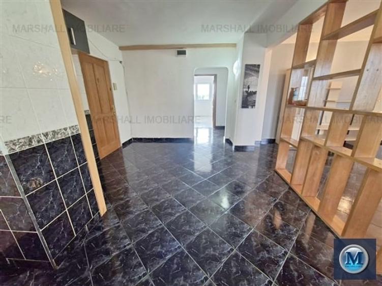 Apartament cu 3 camere decomandat, mobilat în Cioceanu
