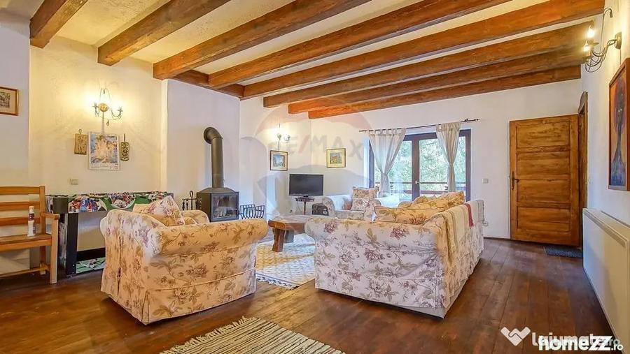 Casă cu 16 camere cu Teren 1368 Mp în Timișu de Sus