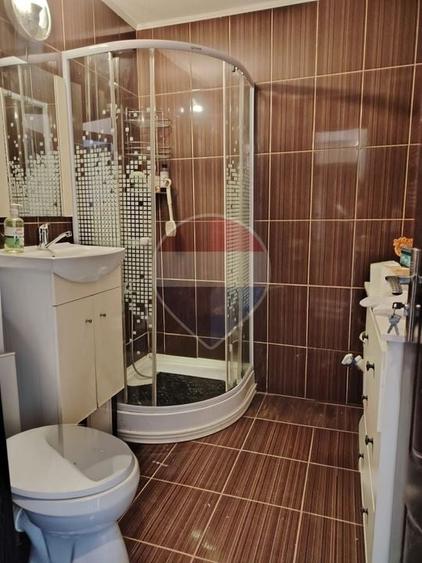 Apartament cu 3 camere decomandat, mobilat în Hotvon
