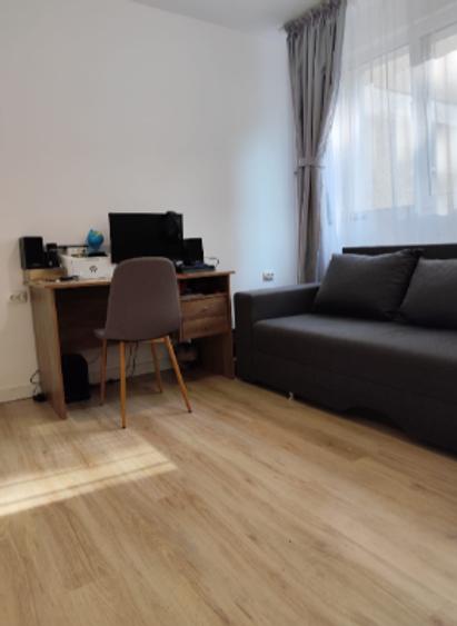 Apartament cu 3 camere semidecomandat în Drumul Taberei