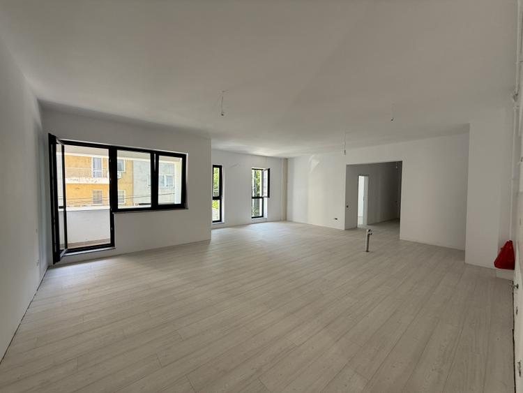 Apartament cu 4 camere decomandat în Nerva Traian
