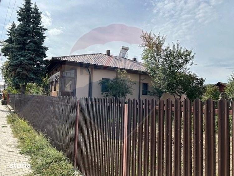 Casă cu 4 camere cu Teren 1478 Mp în Măneciu