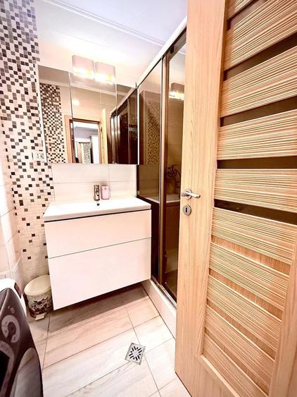 Apartament cu 3 camere decomandat în Est