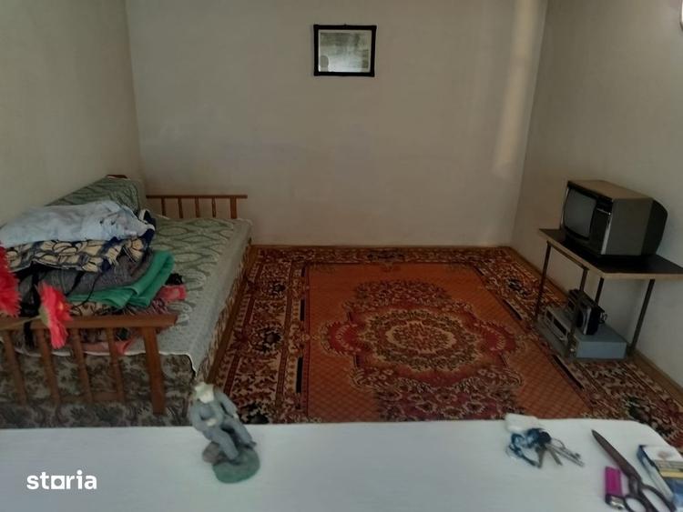 Casă cu 2 camere cu Teren 500 Mp în Poiana Mare