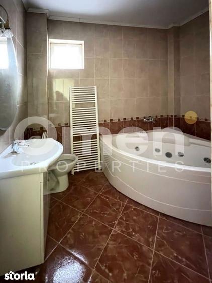 Casă cu 5 camere cu Canalizare în Central
