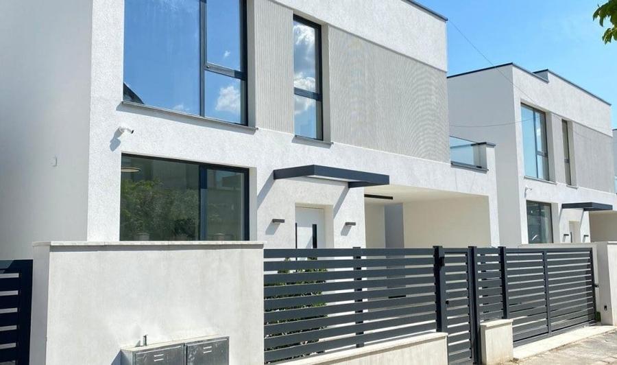 Casă cu 5 camere cu Teren 345 Mp în Iancu Nicolae