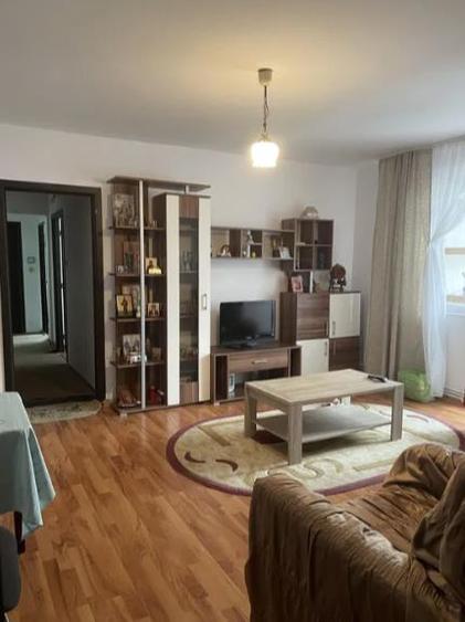 Apartament cu 3 camere semidecomandat, mobilat în Zimbru