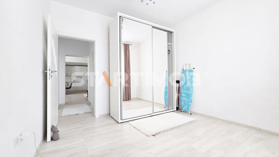 Apartament cu 3 camere decomandat, mobilat în Tractorul