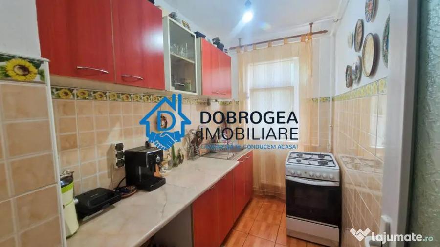 Apartament cu 3 camere semidecomandat în Central