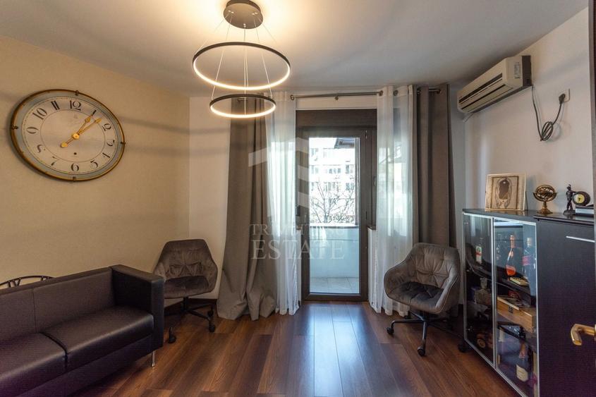 Apartament cu 6 camere decomandat în Aviatorilor