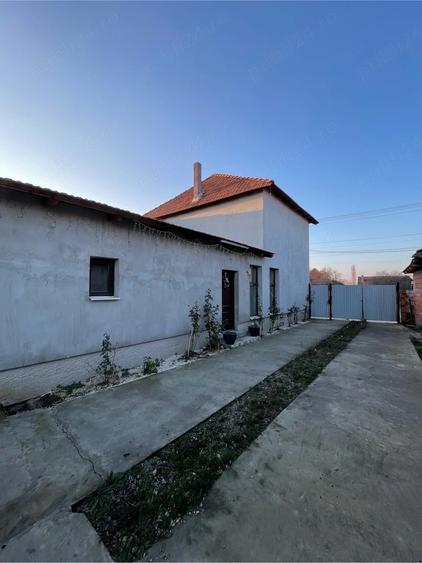 Casă cu Canalizare în Vânători