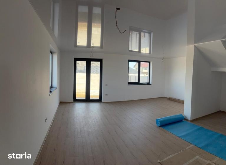 Casă cu 4 camere decomandat cu Teren 220 Mp în Tărlungeni