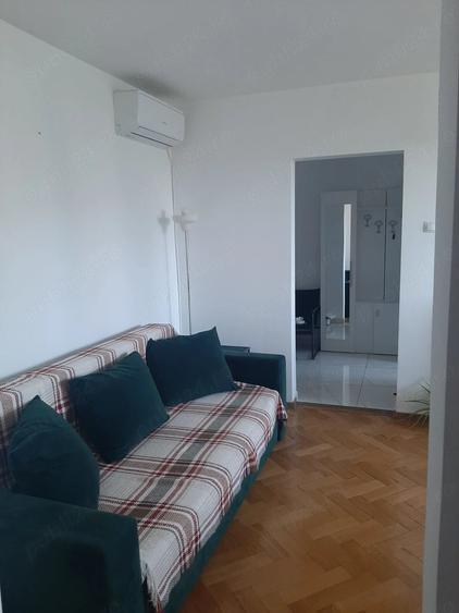 Apartament cu 2 camere semidecomandat în Berceni