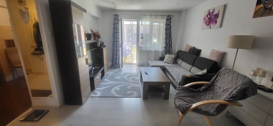 Apartament cu 4 camere decomandat în Central