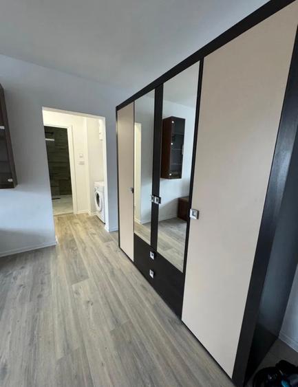 Apartament cu 2 camere semidecomandat, mobilat în Rahova