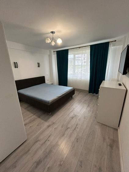 Apartament cu 3 camere decomandat în Vișan