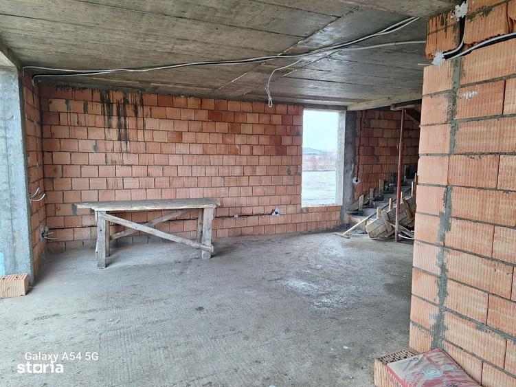 Casă cu 4 camere în Unirii