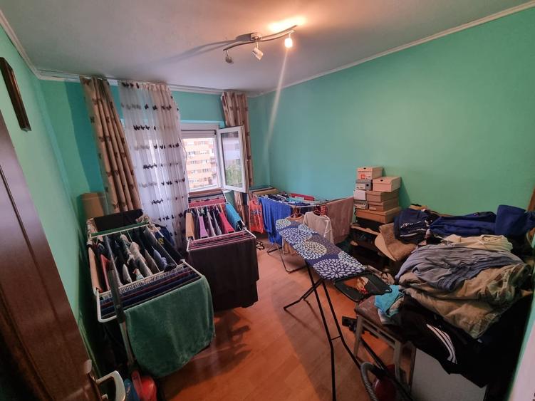 Apartament cu 3 camere decomandat în Cetate