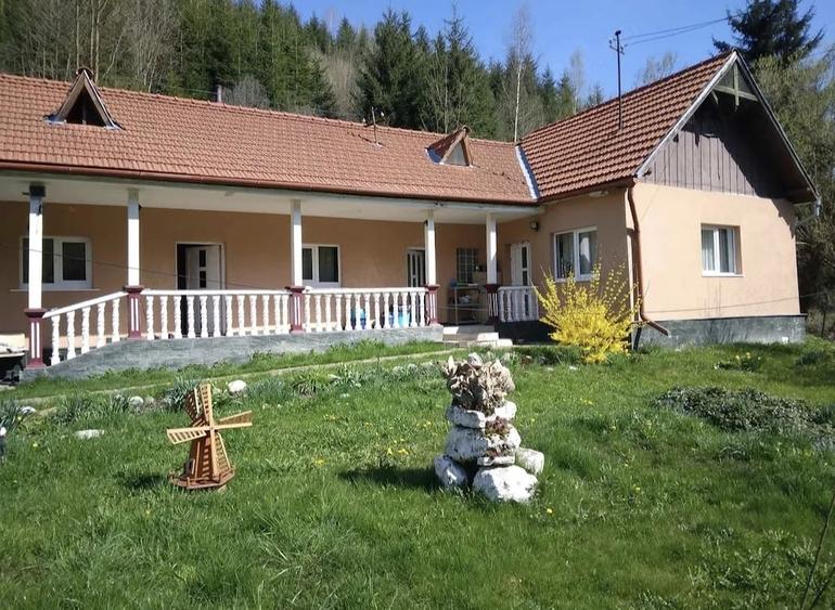 Casă cu 4 camere cu Teren 1900 Mp în Central