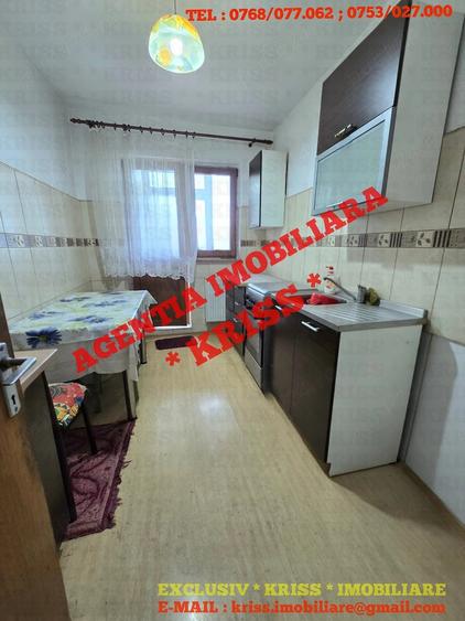 Apartament cu 4 camere decomandat în Negru Vodă