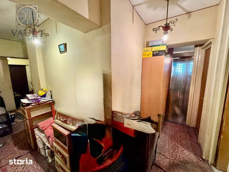 Apartament cu 4 camere decomandat în Tei