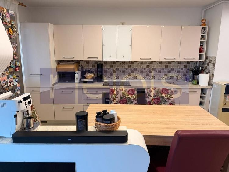 Apartament cu 3 camere decomandat, mobilat în Pajura