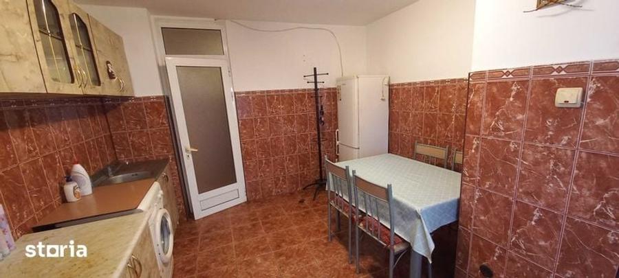 Apartament cu 2 camere decomandat în Tractorul