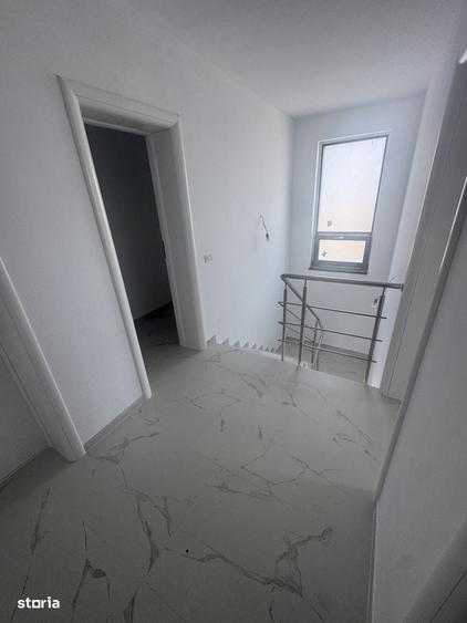Casă cu 4 camere cu Teren 400 Mp în Domnești