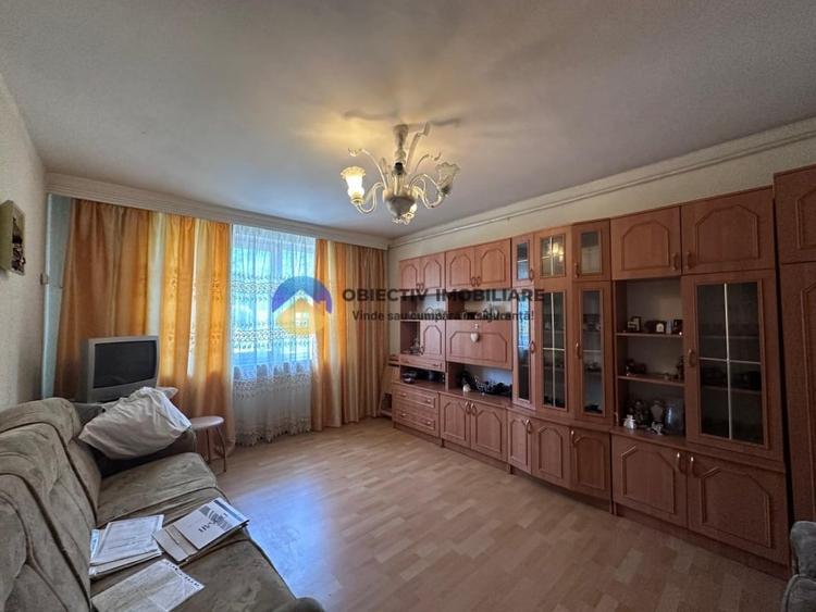 Apartament 3 camere de vânzare - Zona Centrală / 2 băi - 4